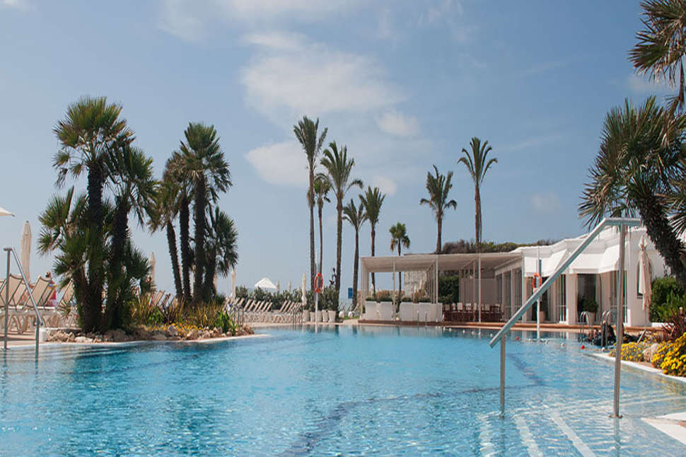 Een foto van het zwembad bij AluaSun Mediterraneo