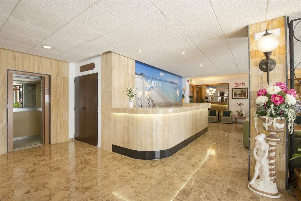 Een foto van het interieur van Sultan Hotel