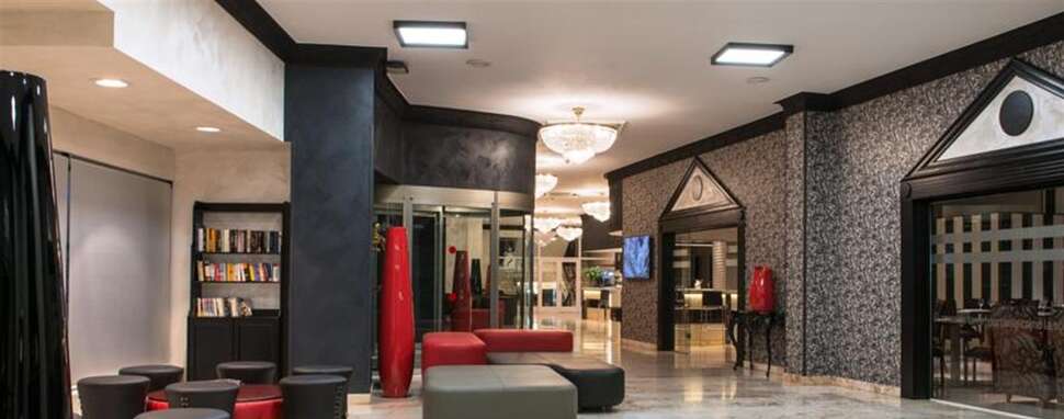 Een foto van het interieur van Salles Hotel Malaga Centro