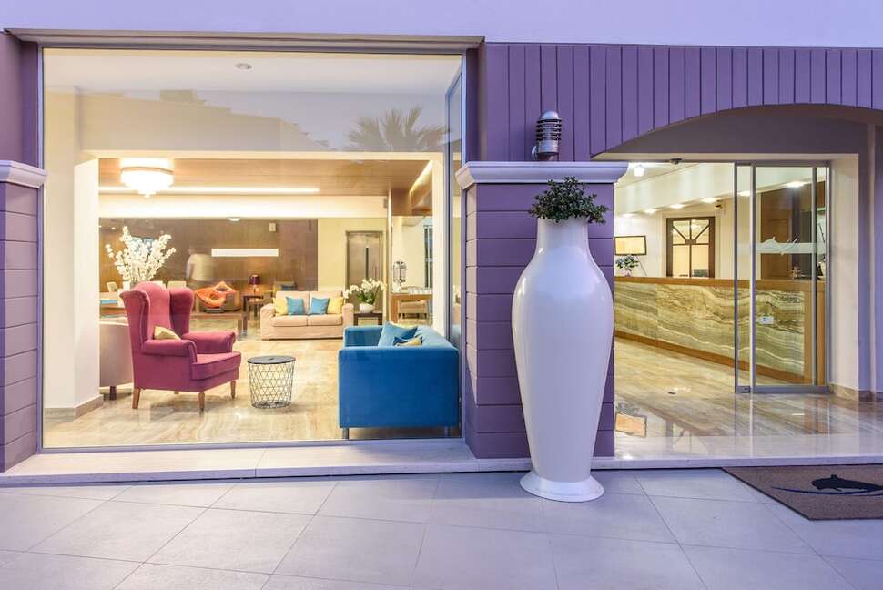 Een foto van de buitenkant van Katrin Hotel & Bungalows