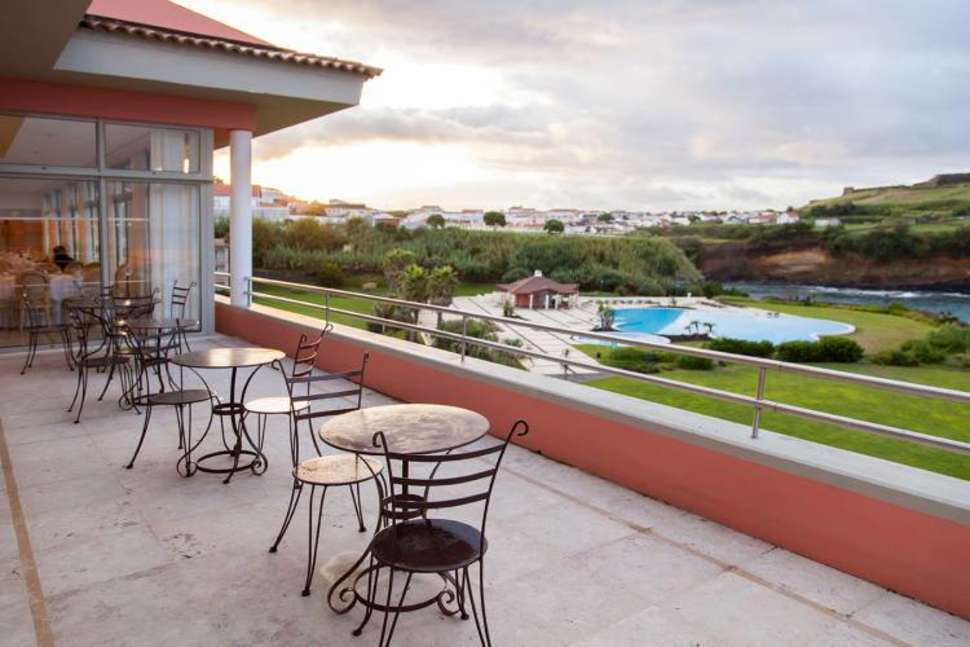Een foto van het zwembad bij Terceira Mar Hotel