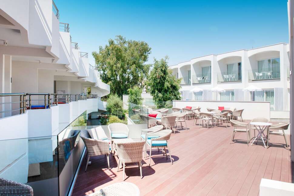 Ein Foto von der Terrasse im Park Beach Hotel