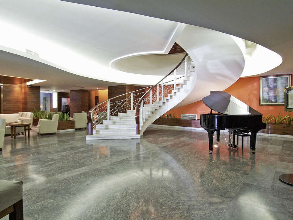 Een foto van het interieur van Preluna Hotel & Spa