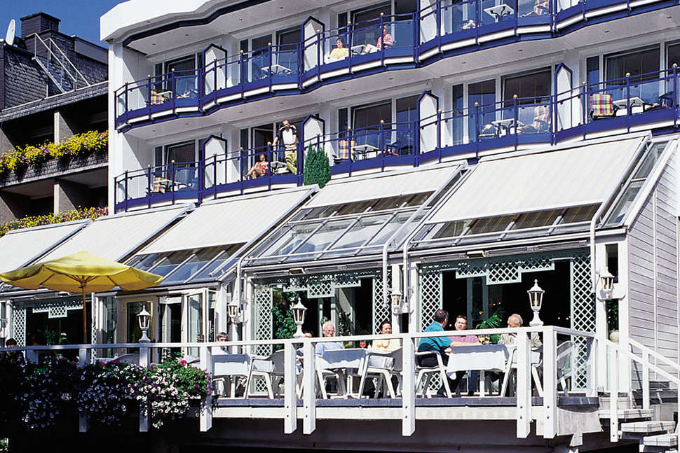 Een foto van het terras bij Ruters Parkhotel