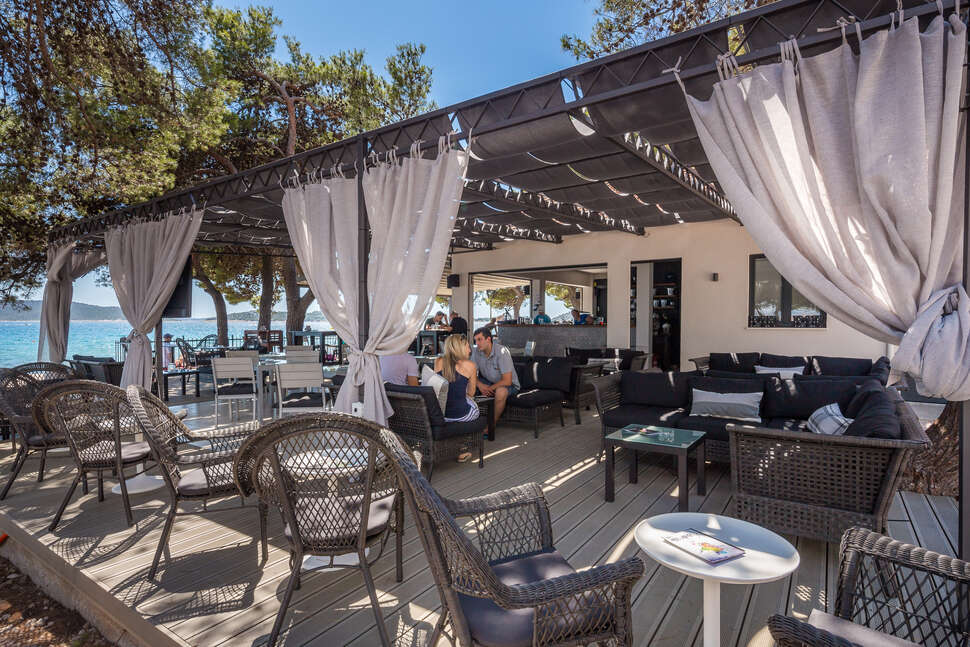 Een foto van het terras bij Villas Arausana & Antonina
