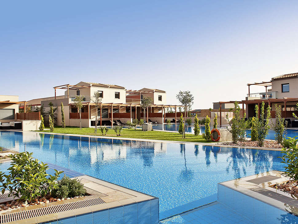Een foto van het zwembad bij Apollonion Asterias Resort & Spa