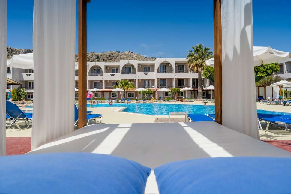 Een foto van het zwembad bij Lardos Bay Hotel