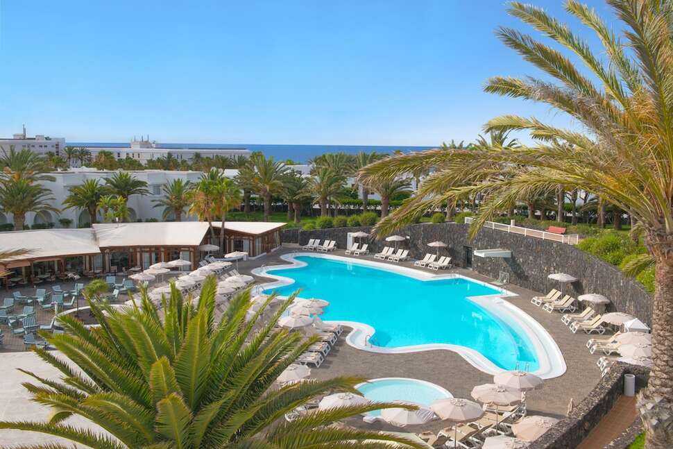 Een foto van het zwembad bij Relaxia Olivina Lanzarote