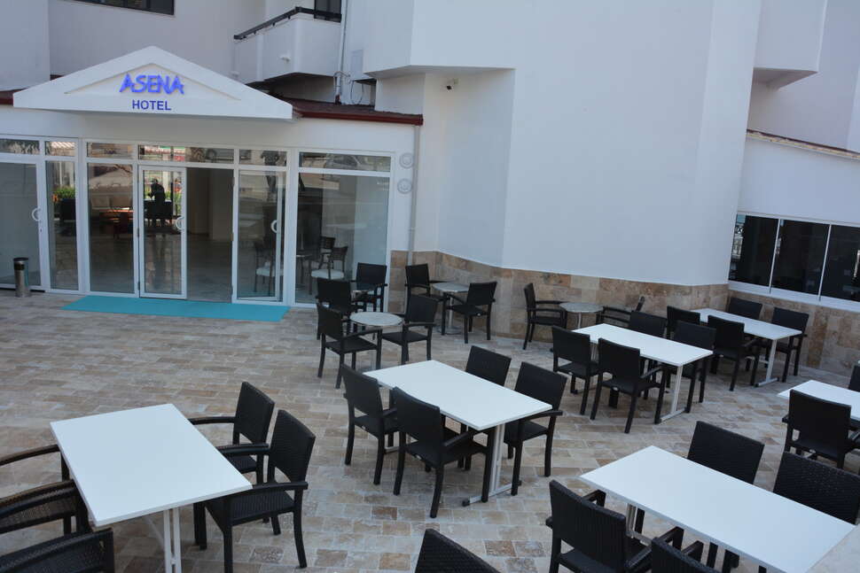 Een foto van het terras bij Jura Hotels Ada Beach