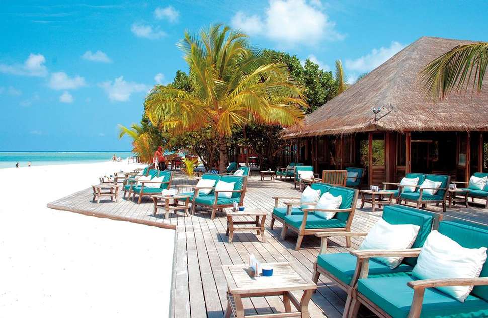 Een foto van het terras bij Meeru Island Resort & Spa
