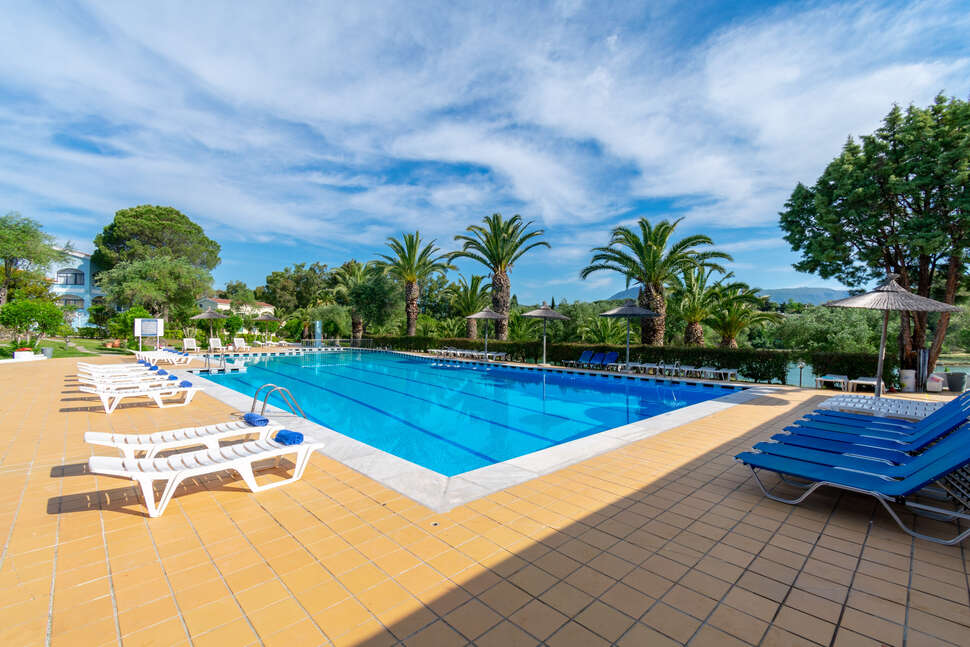 Een foto van een overzicht van Govino Bay Corfu