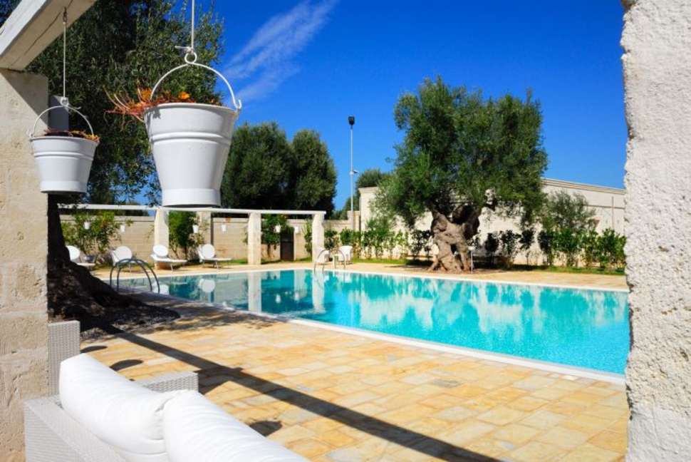 Een foto van het zwembad bij Masseria Torre del Diamante