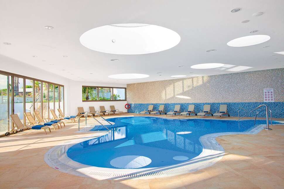 Ein Foto vom Pool im Olympic Lagoon Resort Paphos