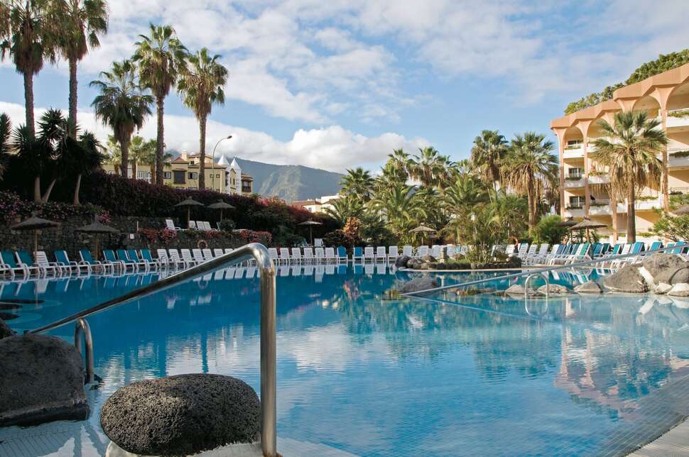 Een foto van het zwembad bij Hotel Puerto Palace