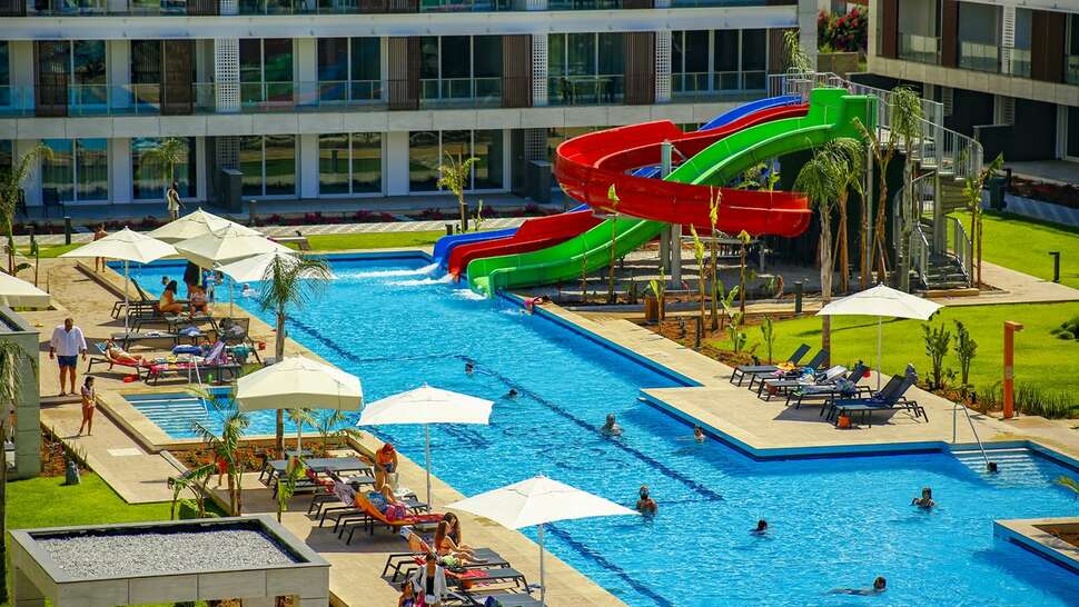 Ein Foto Courtyard Long Beach Holiday Resort