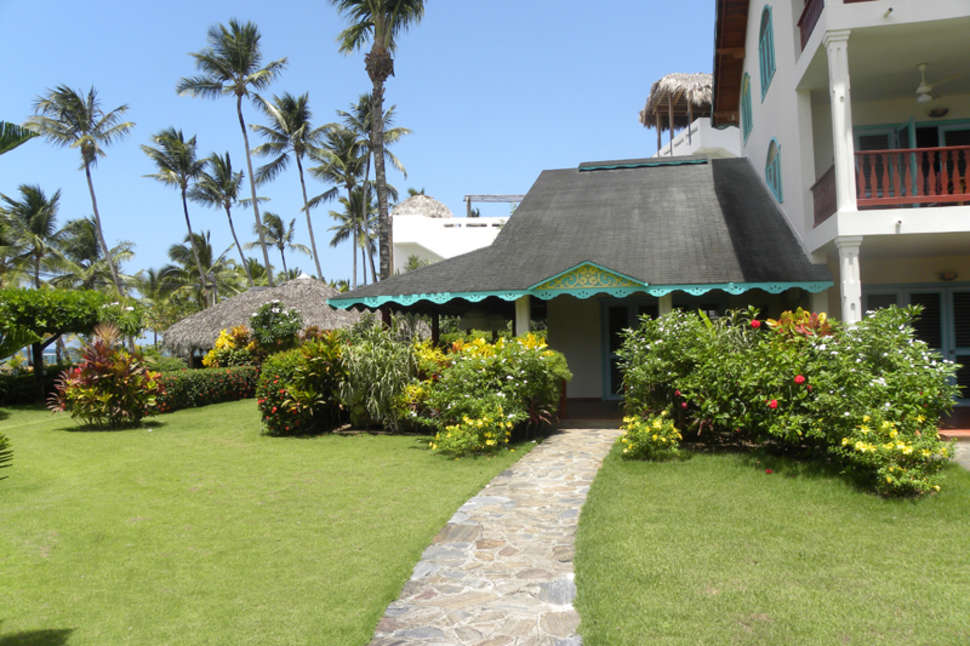 Een foto van de buitenkant van Hotel Playa Colibri