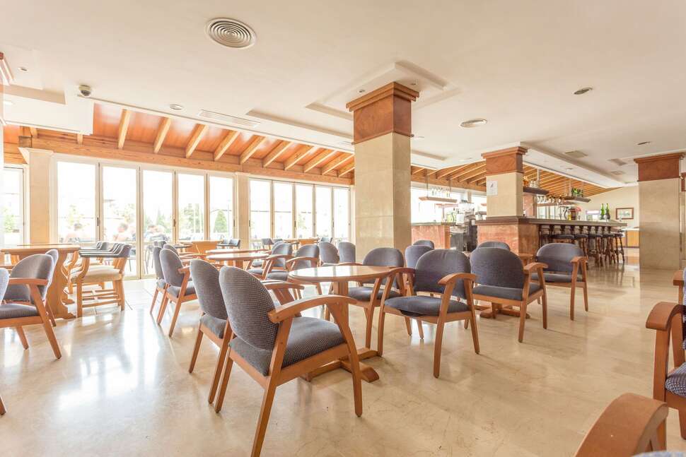 Een foto van het interieur van Globales Isabel