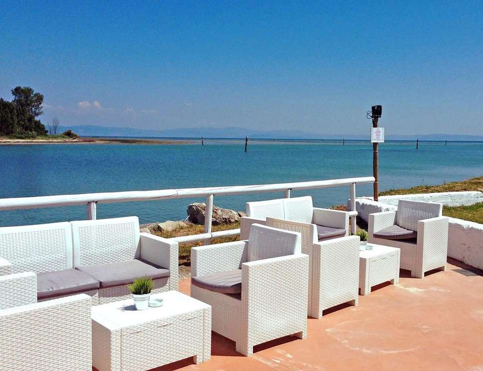 Een foto van het terras bij Club Del Sole Tenuta Primero Grado Family Collection