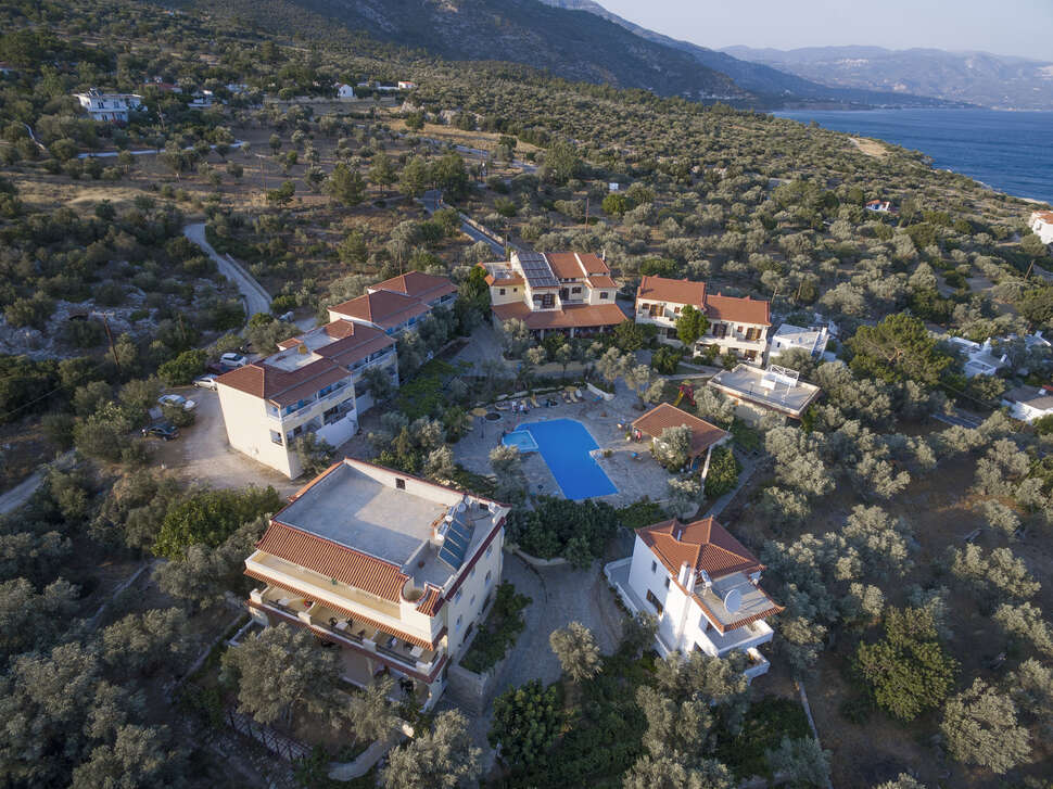 Een foto van Limnionas Bay Village