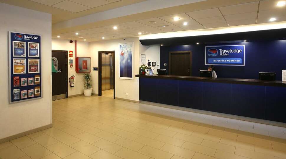 Een foto van het interieur van Travelodge Barcelona Poblenou