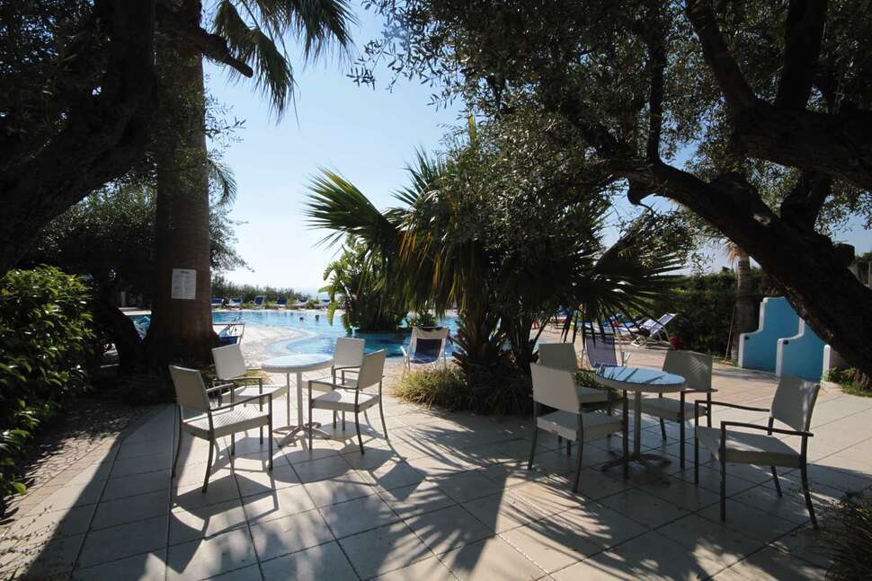 Ein Foto von der Terrasse im Tonicello Resort