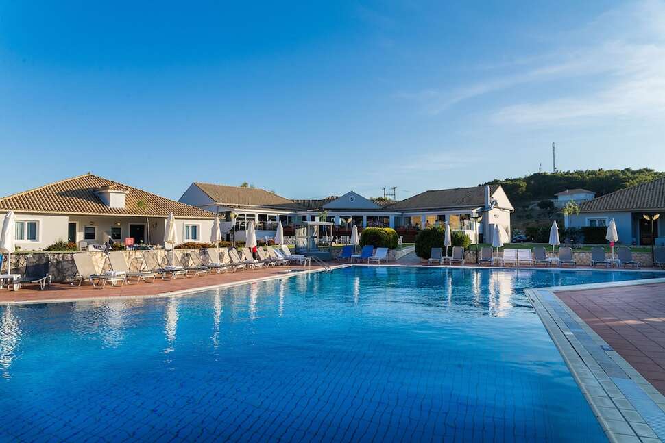 Een foto van het zwembad bij Surreal Keri Village & Spa by Zante Plaza