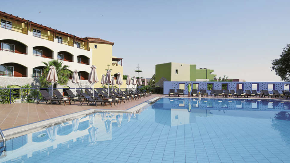 Ein Foto vom Pool im Eliros Mare