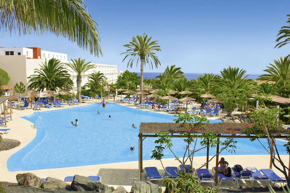 Een foto van het zwembad bij Allsun Hotel Esquinzo Beach