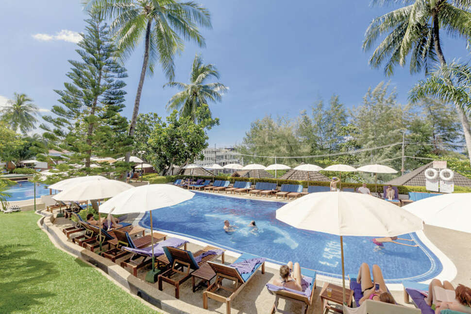 Een foto van het zwembad bij Best Western Phuket Ocean Resort