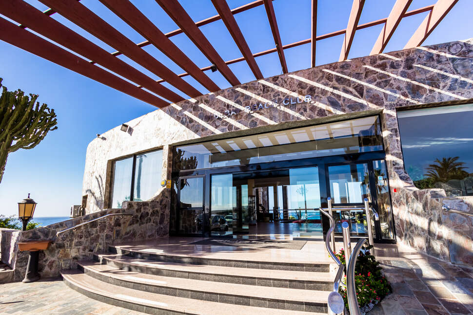 Een foto van de buitenkant van BlueBay Beach Club