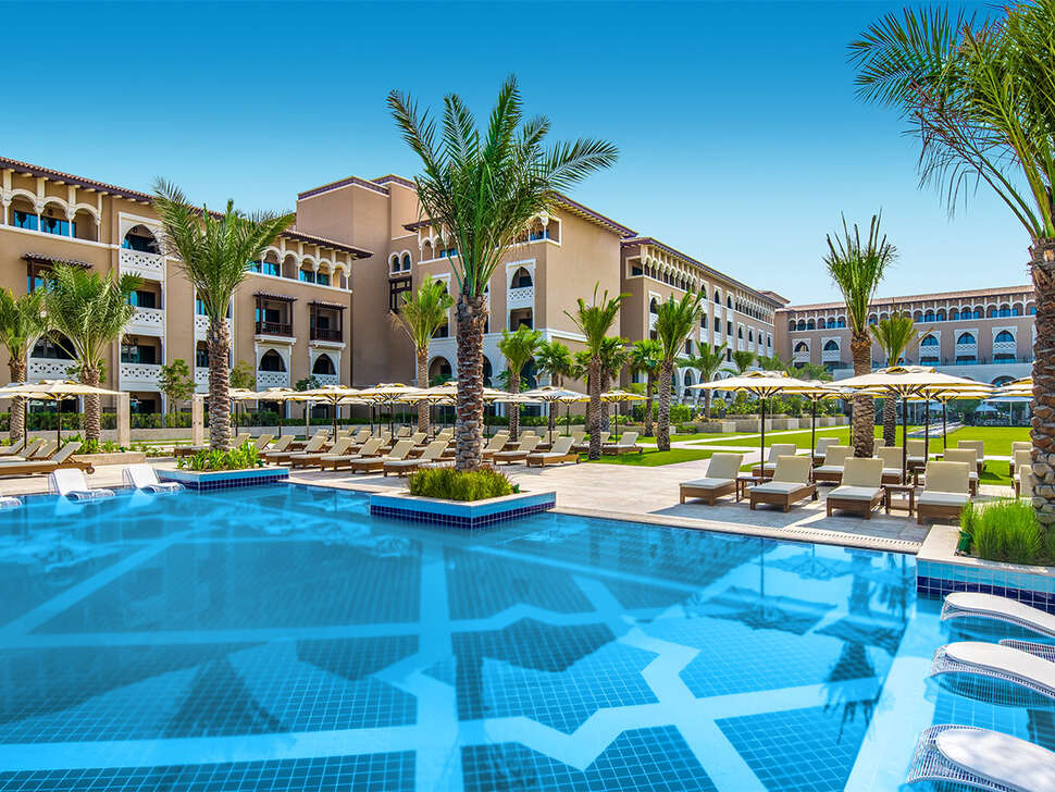 Een foto van het zwembad bij Rixos Premium Saadiyat Island