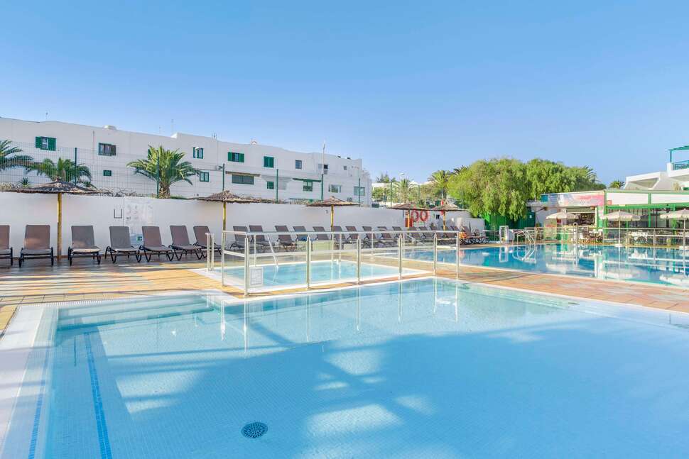 Een foto van het zwembad bij Club del Carmen by Diamond Resorts