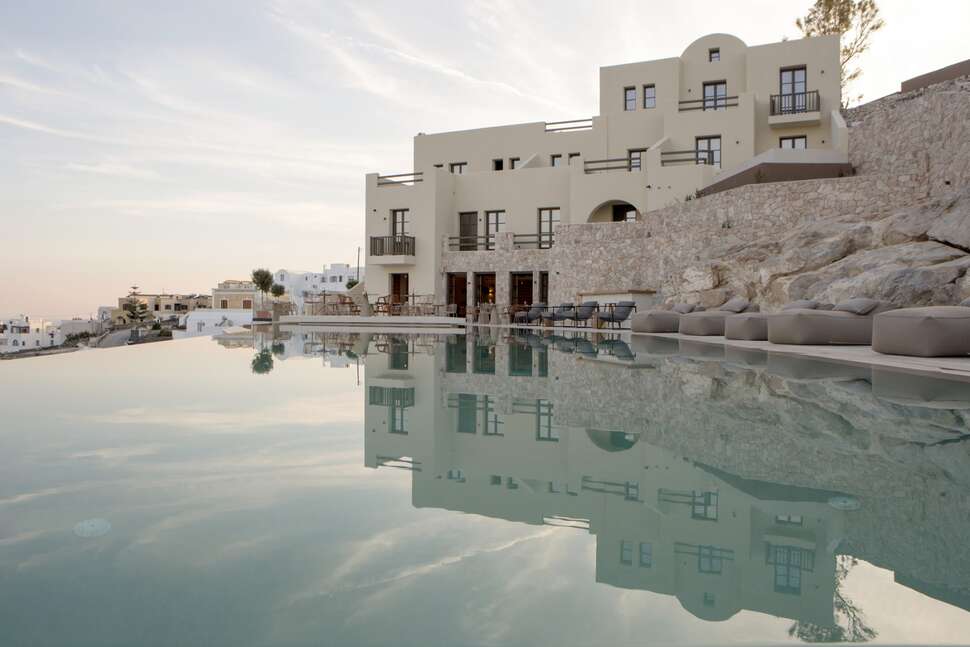 Ein Foto vom Pool im Elessa Hotel