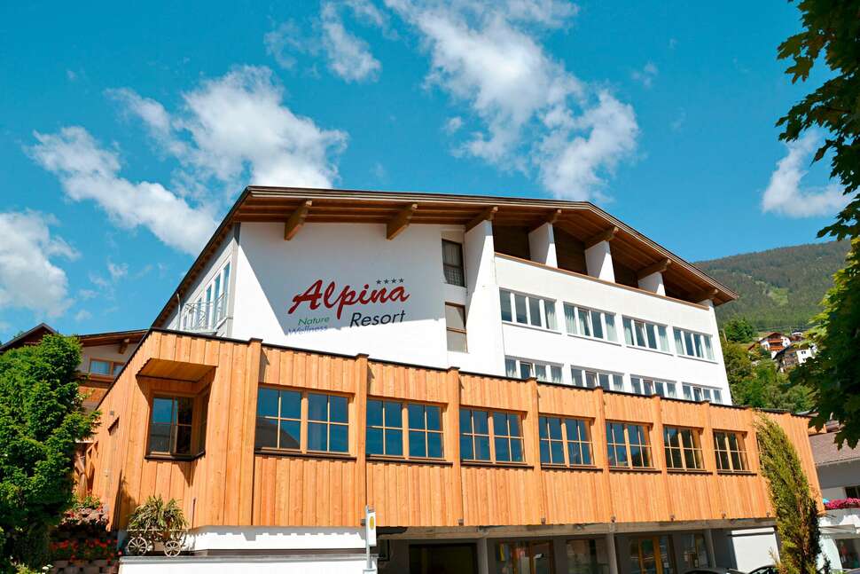 Een foto van de buitenkant van Alpina Resort Nature & Wellness