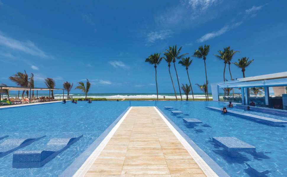 Ein Foto vom Pool im Riu Sri Lanka