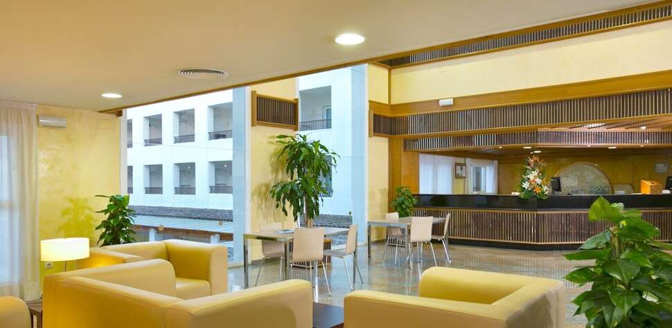 Een foto van het interieur van Mac Puerto Marina Benalmadena