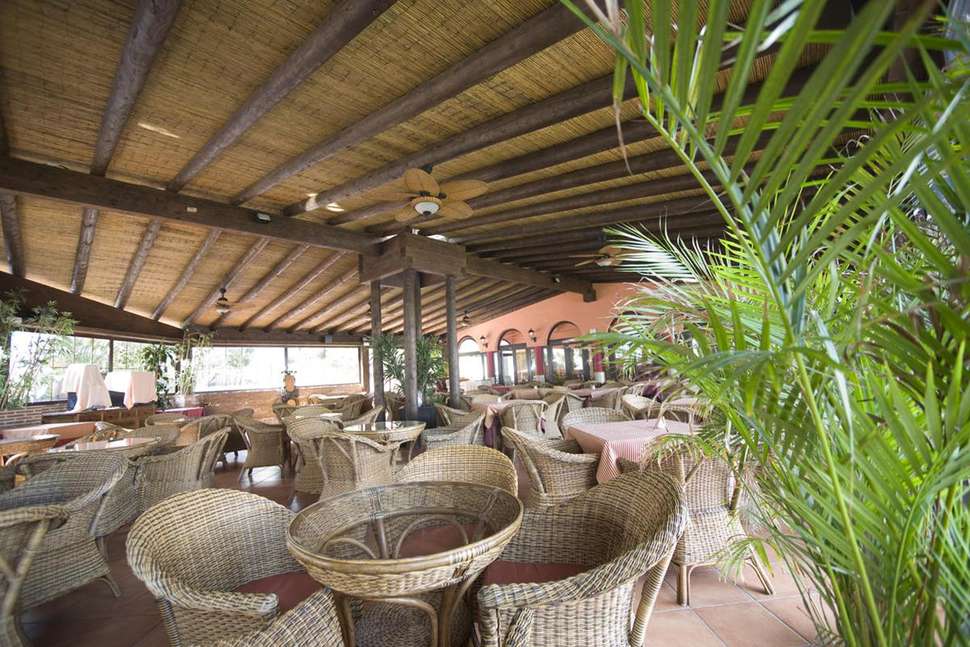 Een foto van het terras bij Vime La Reserva de Marbella