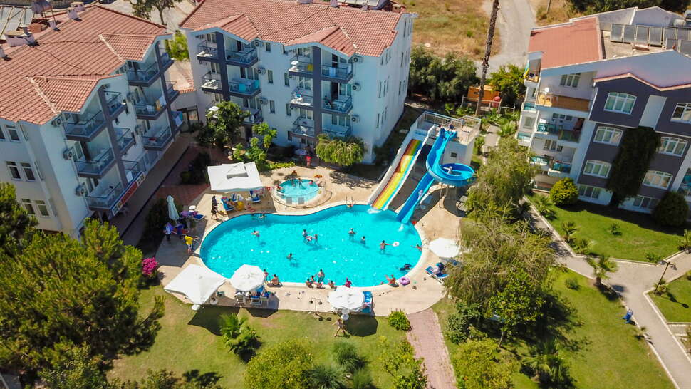 Een foto van het zwembad bij Irem Garden Hotel