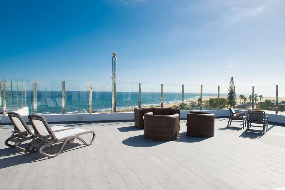 Een foto van het terras bij Appartementen El Palmar