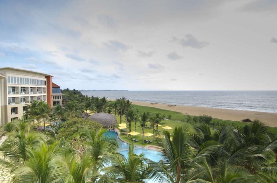 Een foto van het zwembad bij Heritance Negombo