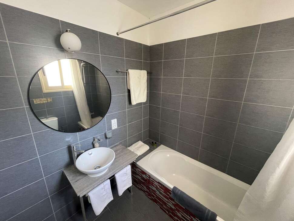 Een foto van Vrachia Beach Hotel & Suites