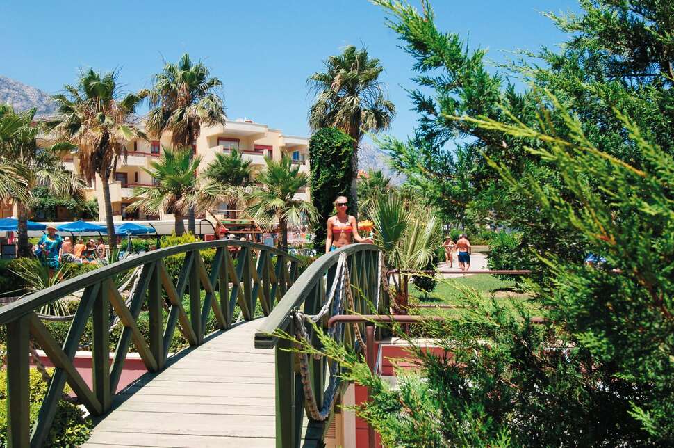 Een foto van het terras bij Viking Nona Beach Hotel