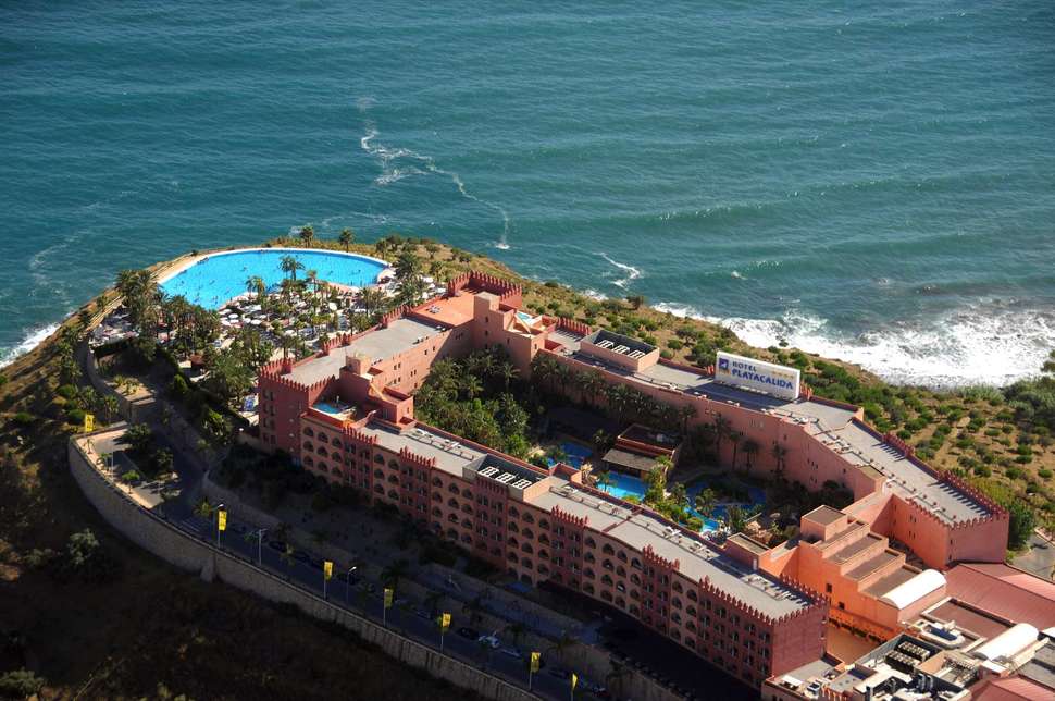 Een foto van de buitenkant van Playacalida Hotel