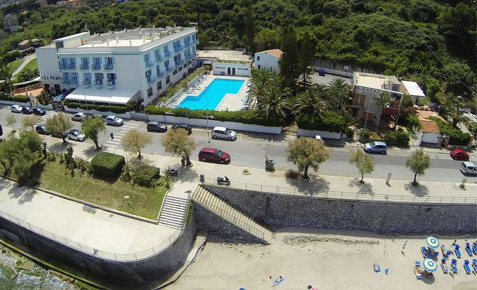 Ein Foto von einer Übersicht des Hotel Tourist Cefalu