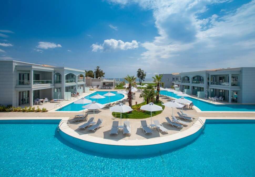Een foto van het zwembad bij TUI Blue Lagoon Princess