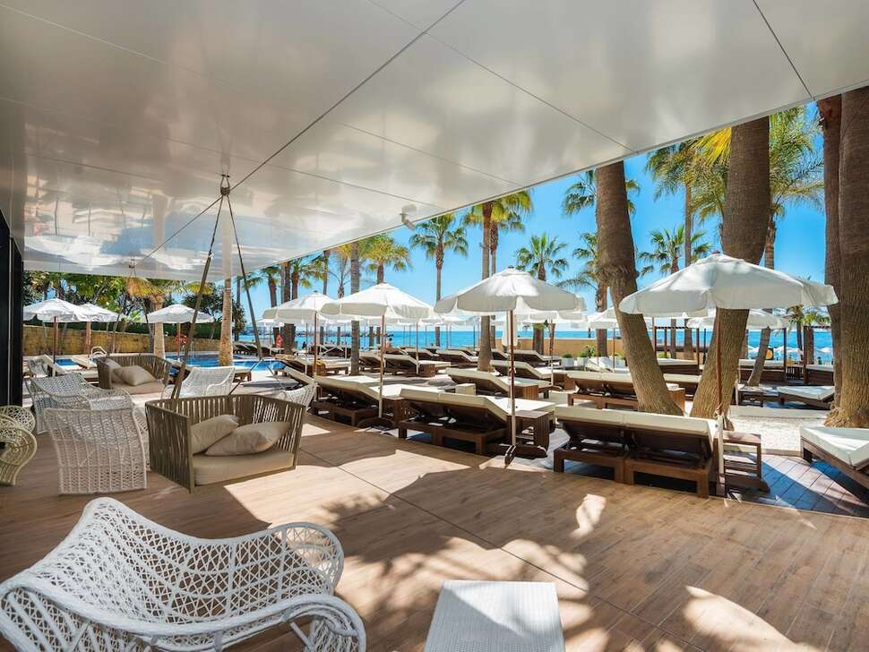 Een foto van het terras bij Amare Marbella Beach Hotel