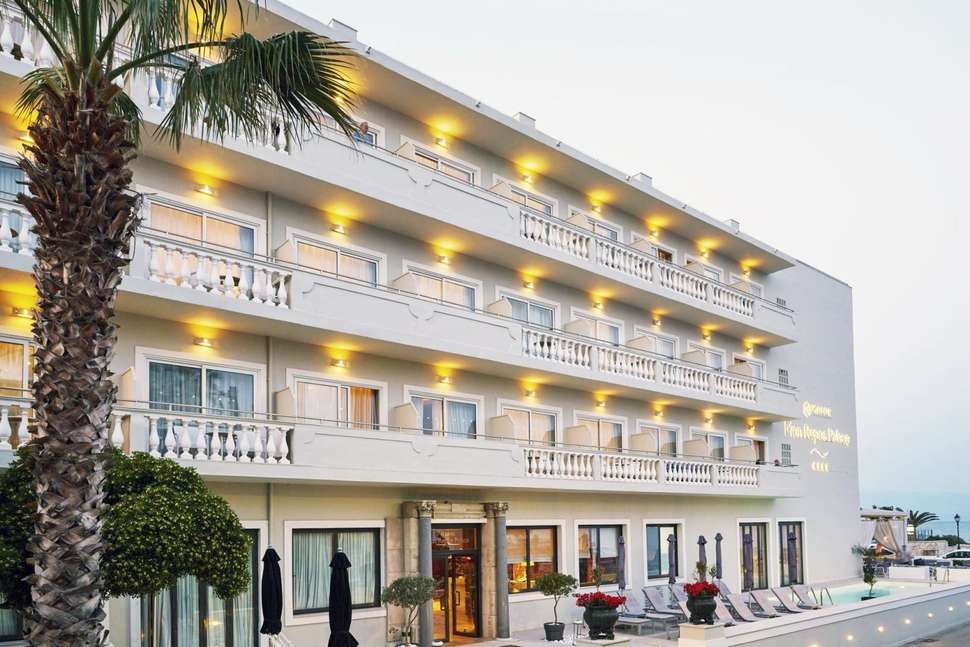 Een foto van de buitenkant van Mon Repos Palace Hotel