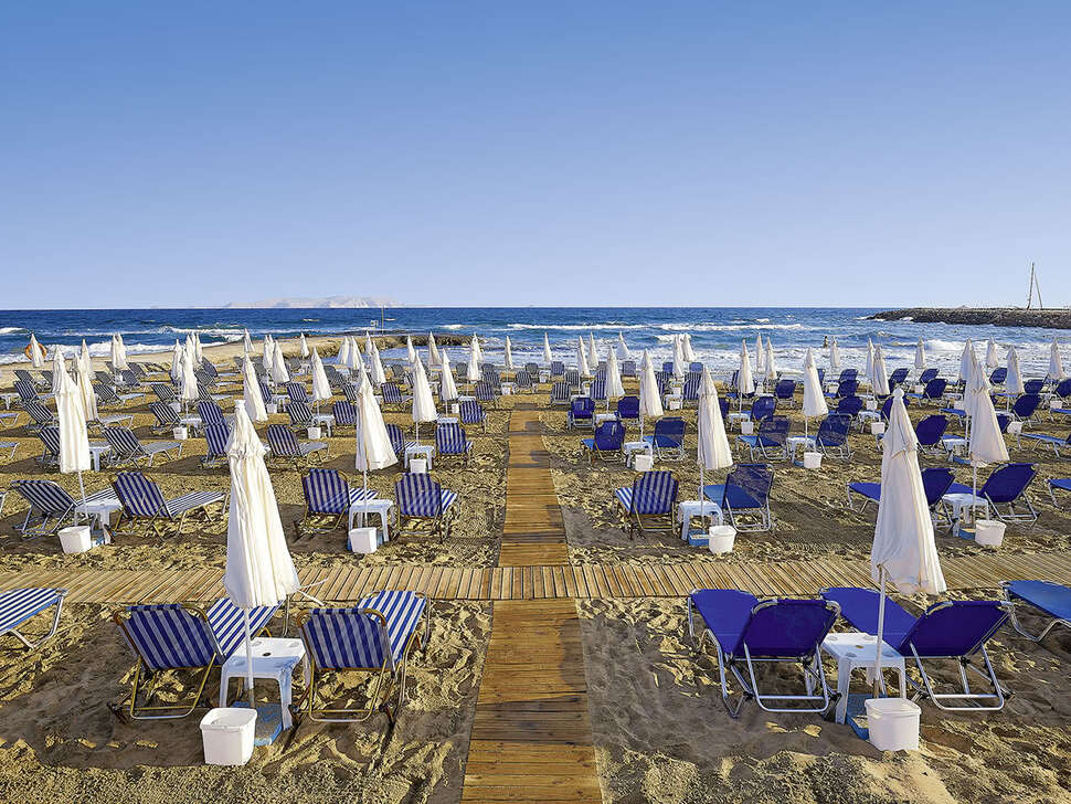 Een foto van het strand bij Hotel Astir Beach