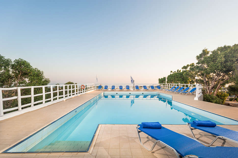Ein Foto vom Pool im Panorama Seaview Apartments