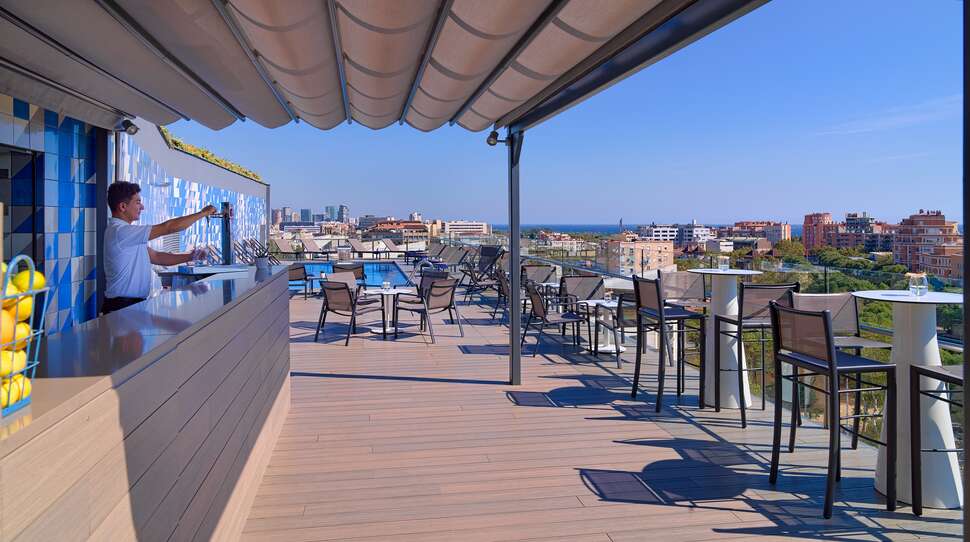 Ein Foto von der Terrasse im H10 Marina Barcelona